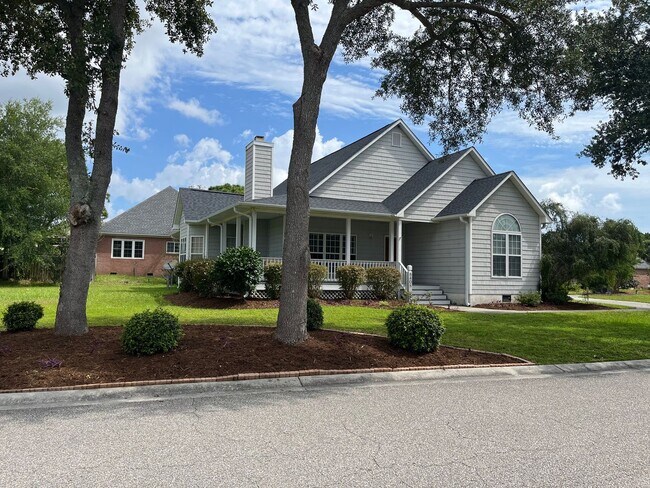 Building Photo - 3 Bedroom 2 bath in The Cape- Community Pool.