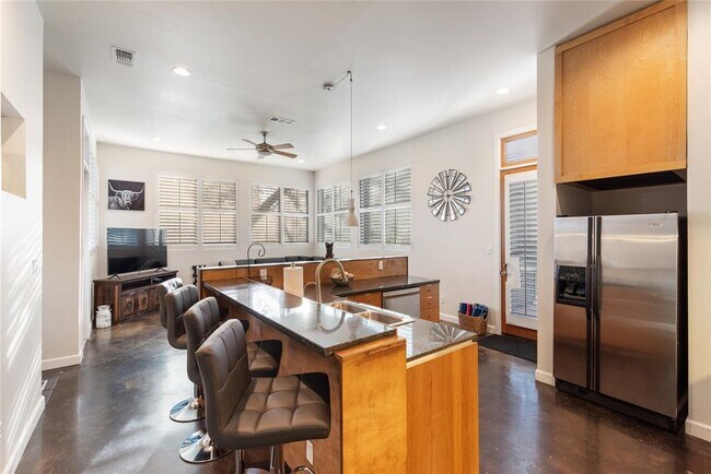 Building Photo - 2612 Carnarvon Ln