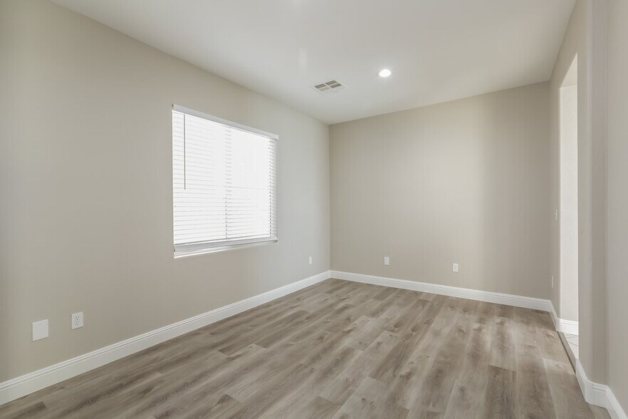 Building Photo - 8735 Le Agavi Ct