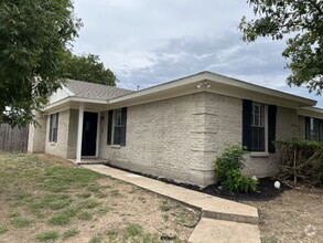 Building Photo - 8836 Hidden Hill Dr