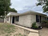 Building Photo - 8836 Hidden Hill Dr