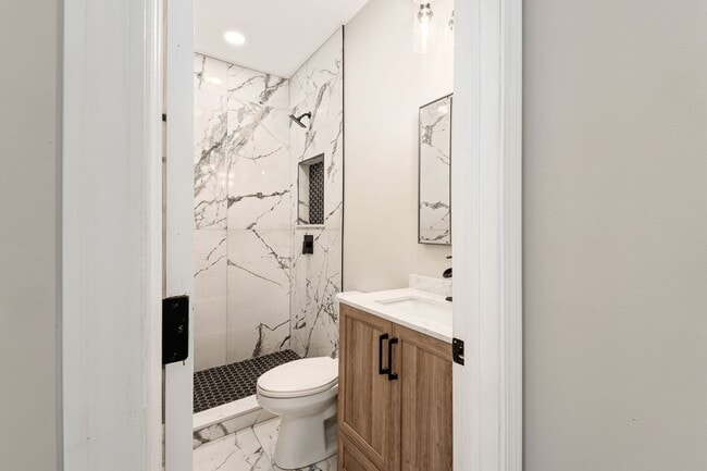 Building Photo - Stunning Renovation on the Near East Side!