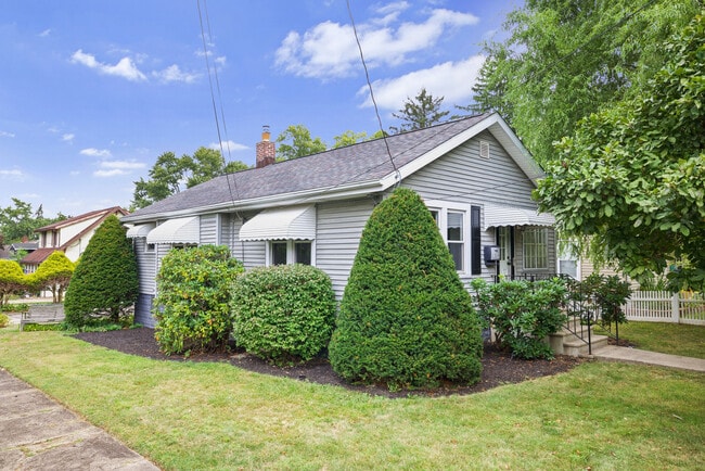Building Photo - 1369 Tonawanda Ave