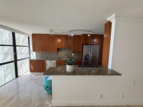 Building Photo - 18181 NE 31st Ct
