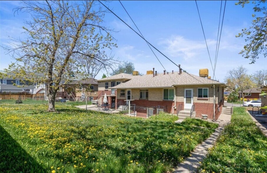 Shared outdoor patio and yard - 5014 W 36th Ave