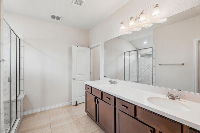 Building Photo - Charming 3-Bedroom Home in Desirable New Braunfels Neighborhood