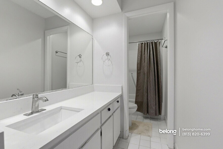 Building Photo - 4401 Ridgeline Cir