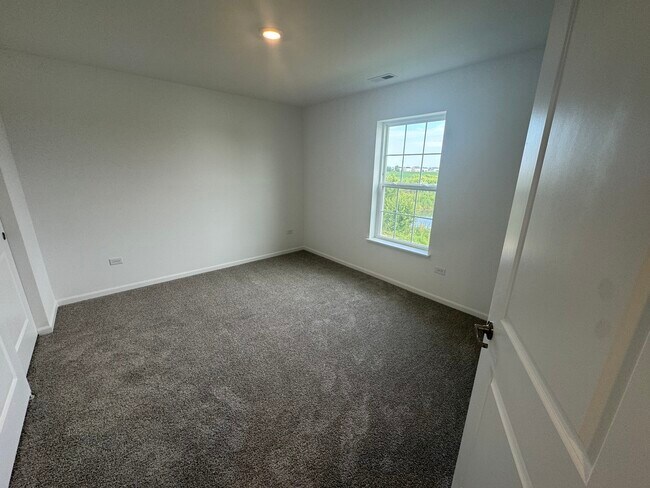 Building Photo - 7714 Nightshade Ln