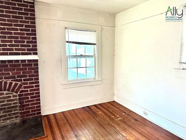 Building Photo - 114 Maywood Ln