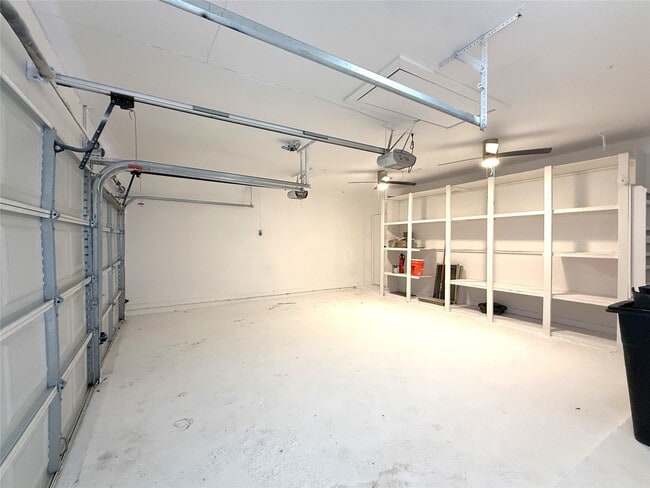 Building Photo - 2203 Briarview Dr