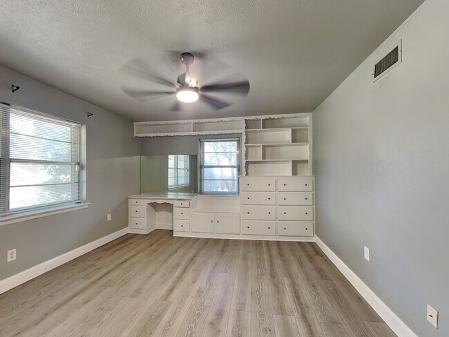 Building Photo - 836 Misty Glen Ln