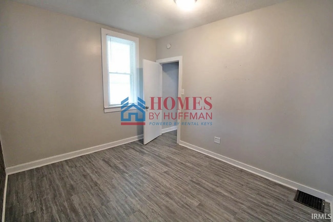 Building Photo - Two Bedroom House | Move In Special
