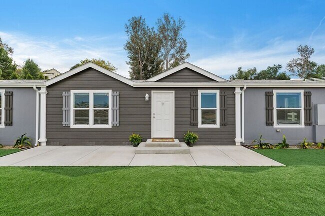 Building Photo - 40589 Los Amantes Rd