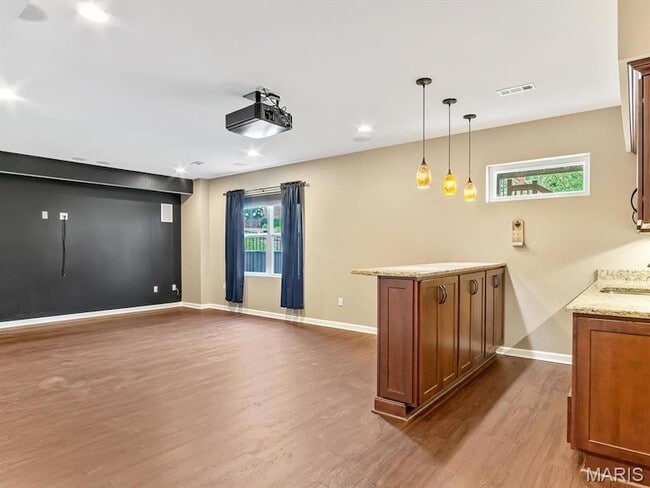Building Photo - 1200 Gregerson Ct