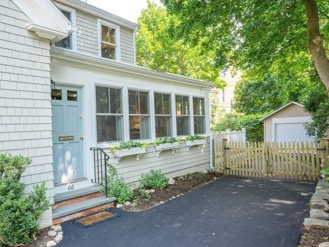 Building Photo - 66R Sandwich St