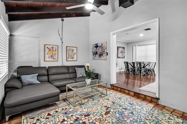 Building Photo - 427 NE 107th St