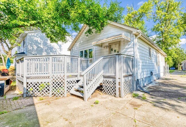 Building Photo - 77 W Bernhard Ave