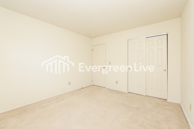 Building Photo - 6850 Deer Bluff Dr