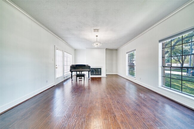 Building Photo - 8006 Albin Ln