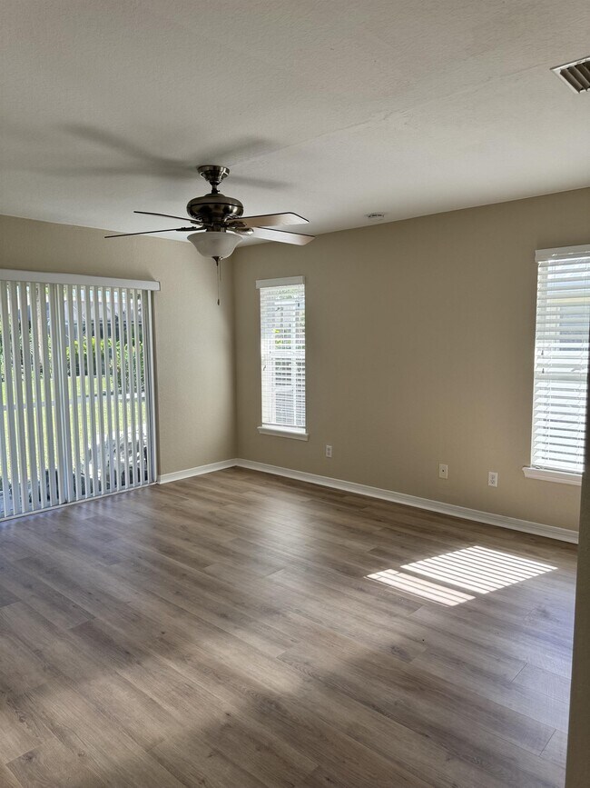 Building Photo - 3927 SW 16th Pl