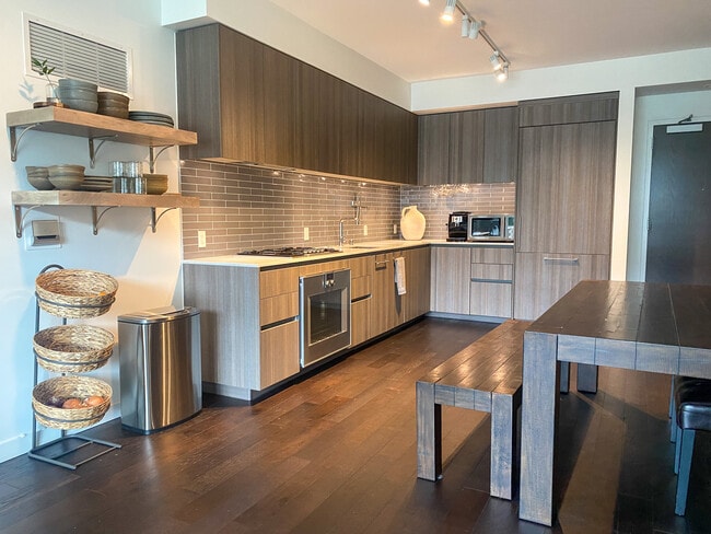 Building Photo - 1000 3rd St