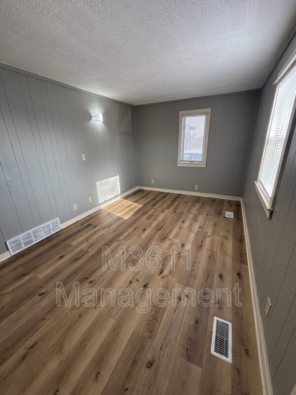 Building Photo - 2221 N 31st St