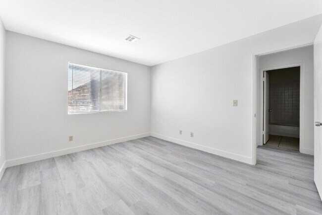 Building Photo - 2257 Exeter Dr