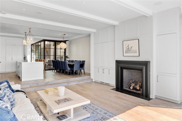 Building Photo - 2428 The Strand