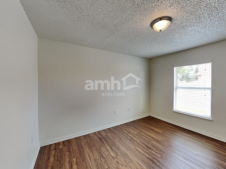 Building Photo - 10619 Opus Dr