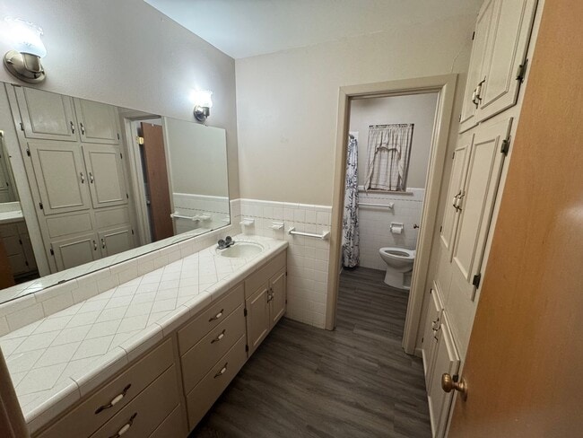 Building Photo - 550 E N 19th St