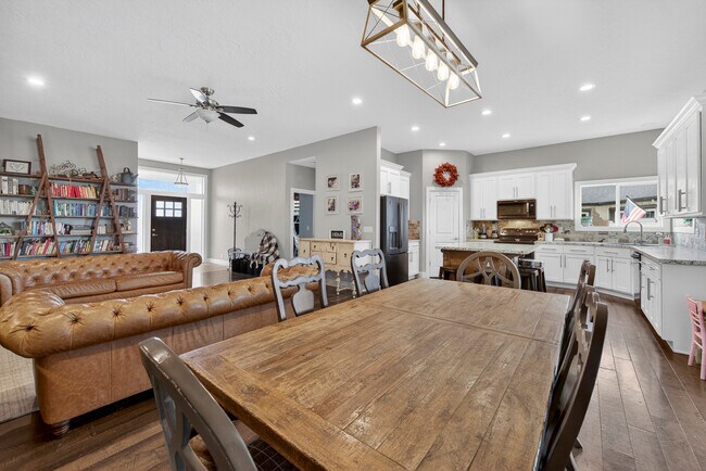 Building Photo - 2110 S Herron Dr