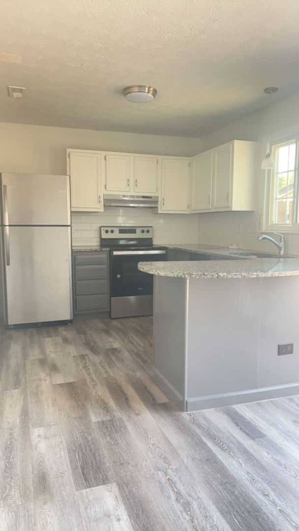 Building Photo - Coming Soon! Three Bedroom Townhome!!