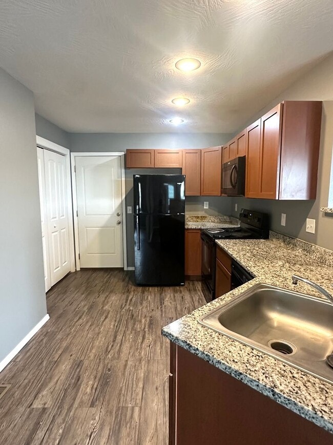 Building Photo - Comfortable 3 Bed Duplex in Convenient Ozark Location