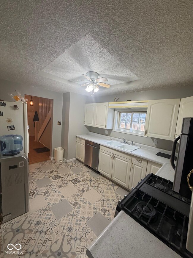 Building Photo - 3037 Meredith Ave