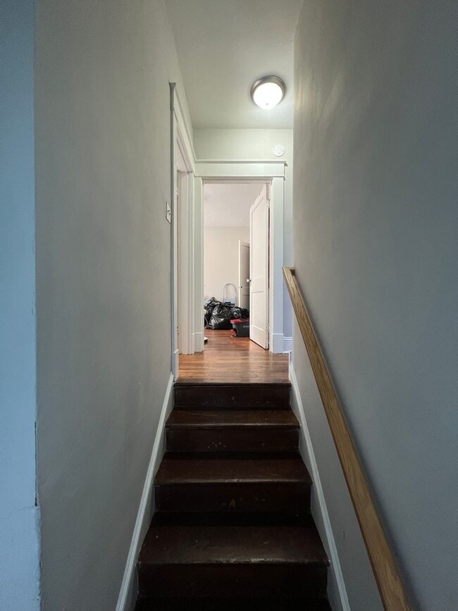 Building Photo - Spacious 4-Bedroom Home
