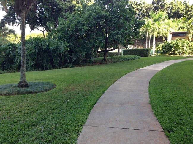 Building Photo - Pearl II - Ground Floor Unit, with large lanai, covered/secured parking, washer/dryer in unit, te...