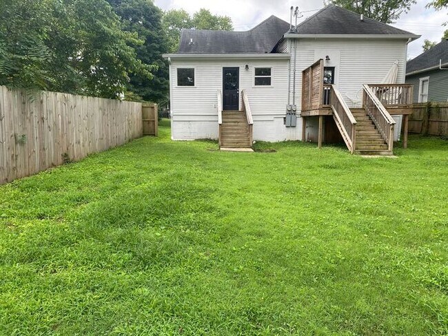Building Photo - Amazing Updated One Bedroom in South Nashv...