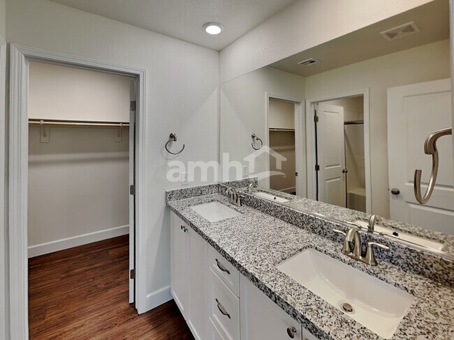 Building Photo - 4713 Tire Swing St