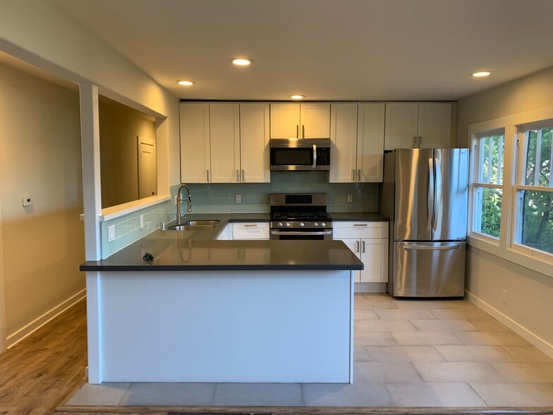 Building Photo - 923 Bridgeway