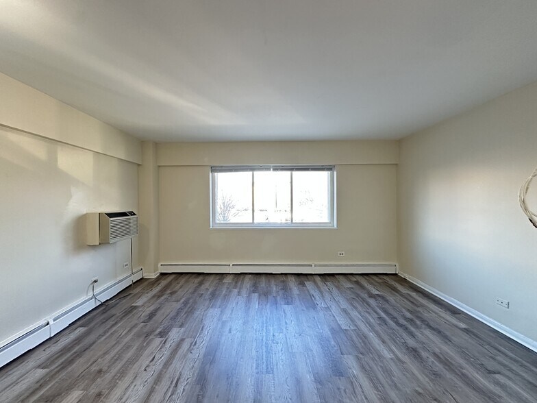 Building Photo - 1400 Chicago Ave