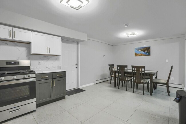 Building Photo - 763 Route 9W-SI ID1466556P