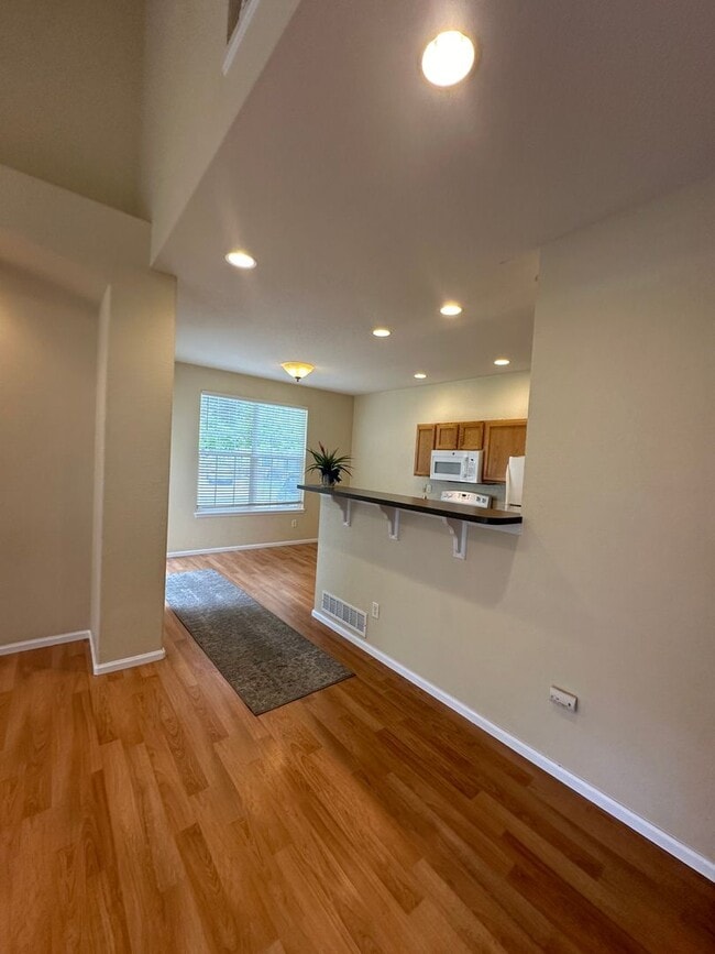 Building Photo - Beautiful 2BD/2.5BA Lafayette Home!