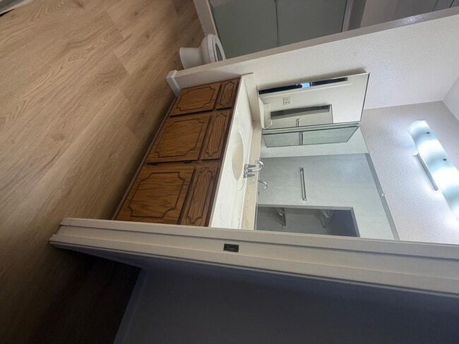 Building Photo - 520 S Greenfield Rd