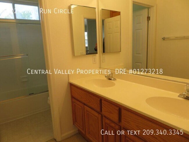 Building Photo - 302 Quail Run Cir