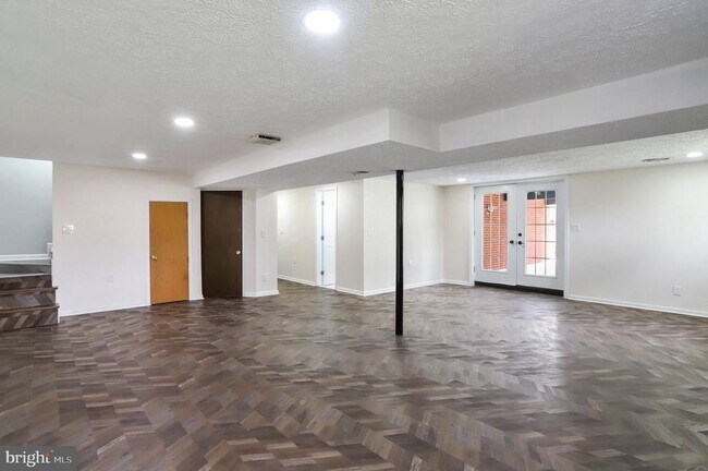 Building Photo - 5 Orchard Pl