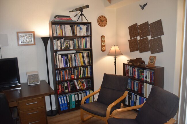 Building Photo - Furnished 3 Bedroom Home in Foothills with...