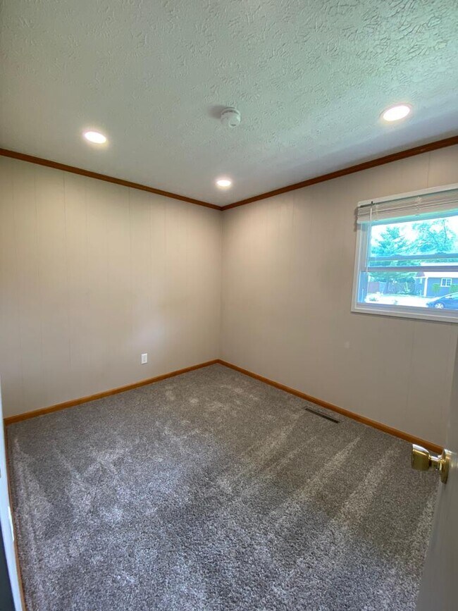 Building Photo - 4370 Circle Dr