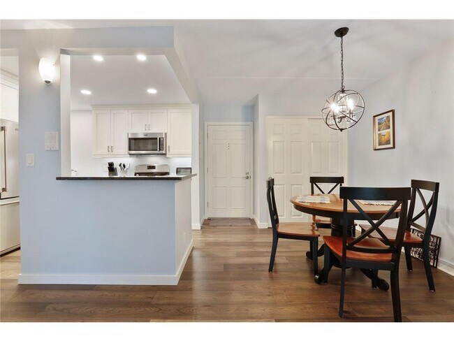 Building Photo - 6730 Vernon Ave S