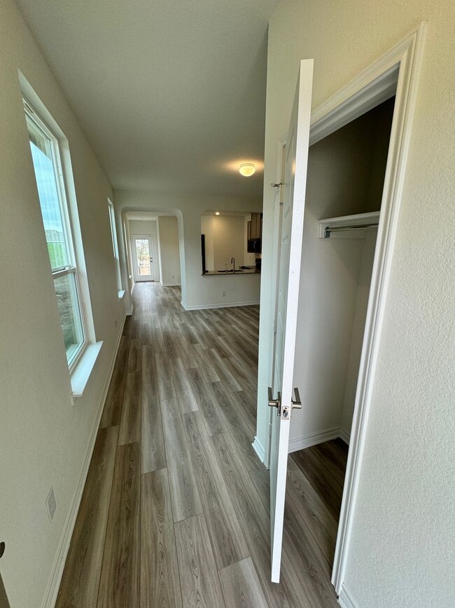 Building Photo - Modern & Brand New 3/2/2 Home in South San...