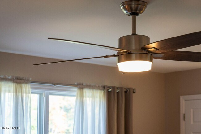 Building Photo - 166 Jefferson St